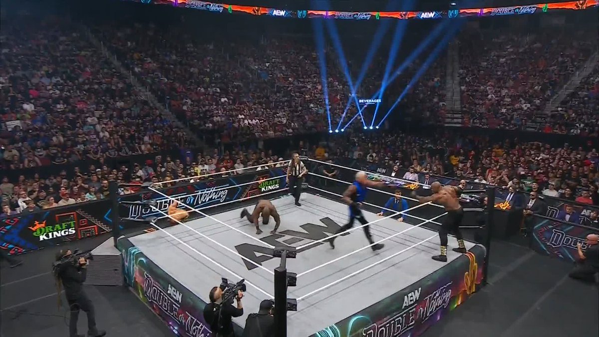CLASSIC @DustinRhodes! Watch #AEWDoN LIVE on PPV right now!