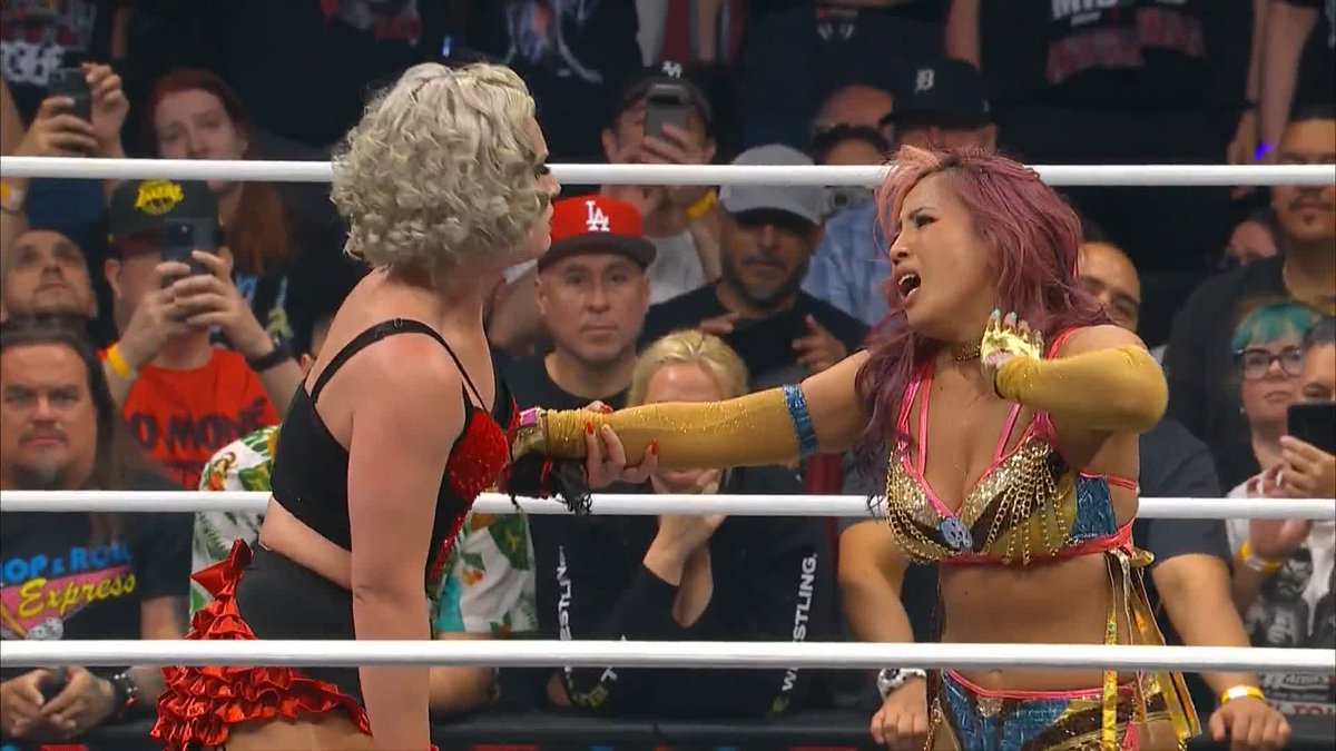 Toni Storm and Mina Shirakawa share a kiss following their match. #AEWDoN