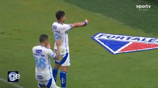 Gabigol vive noite de garçom, e Cruzeiro bate o Fortaleza com gols de Kaio Jorge e Lucas Silva.