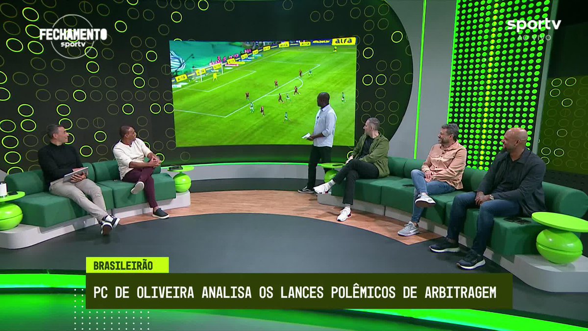 Comentarista de arbitragem da Globo, PC de Oliveira diz que não há imagem conclusiva do lance do pênalti de Varela em Palmeiras 0x2 Flamengo e que, por isso, a decisão de campo deve ser mantida, como aconteceu. 🎥 sportv | ge