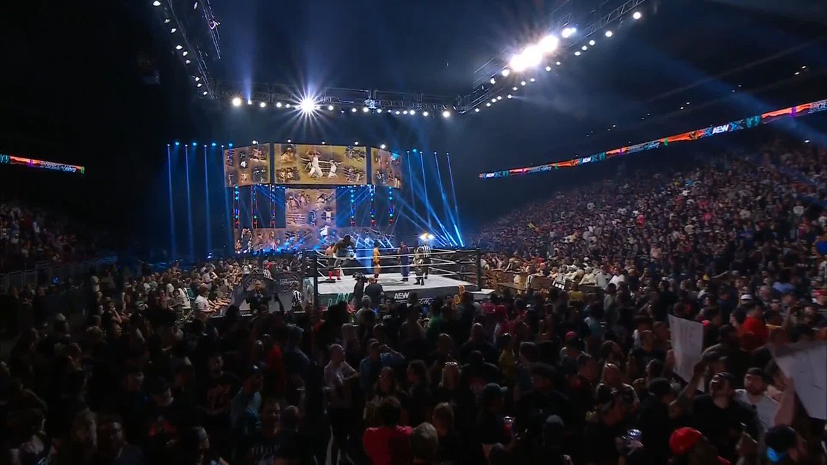 Young Bucks: Founding Fathers entrance with extended Justin Roberts introduction. Everyone in the ring and arena was absolutely BAFFLED. LMAOOOOOO.