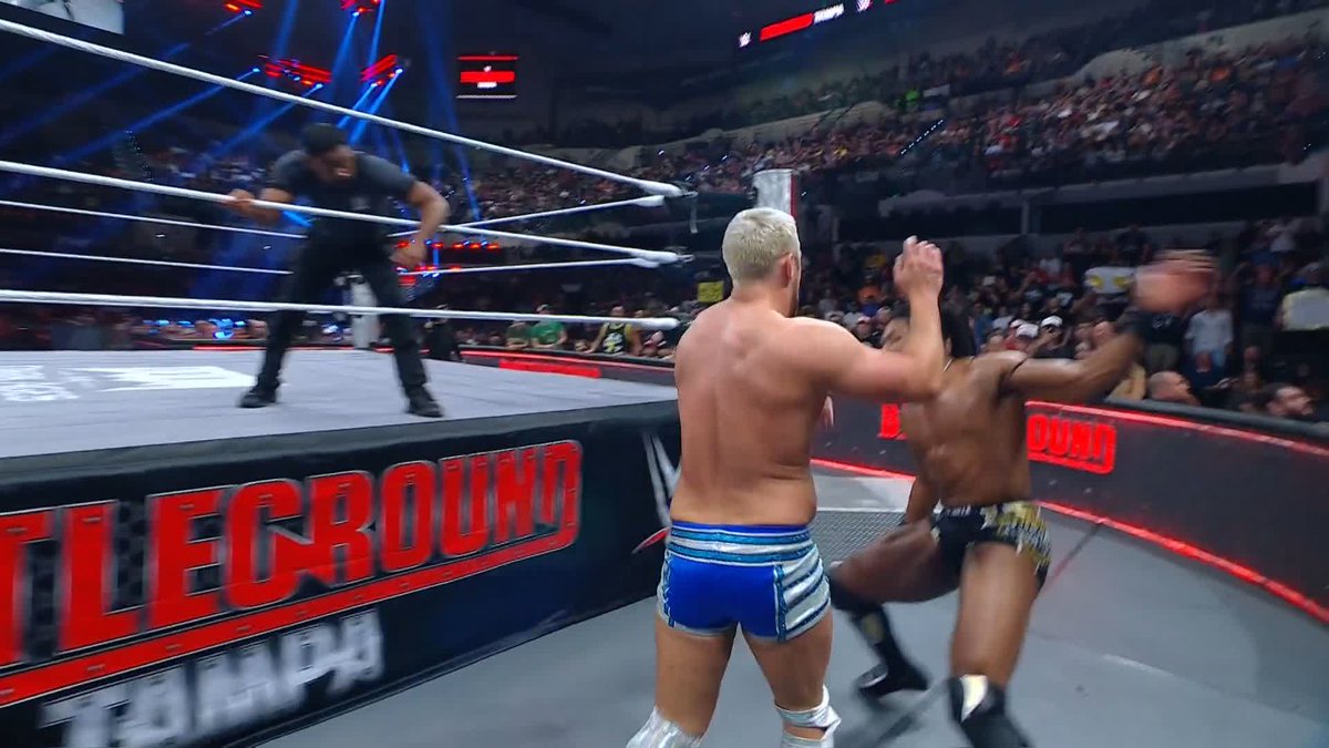 HOW?!?! Trick Williams puts Joe Hendry through the announce desk but the champ still survives! 🤯 #WWEBattleground