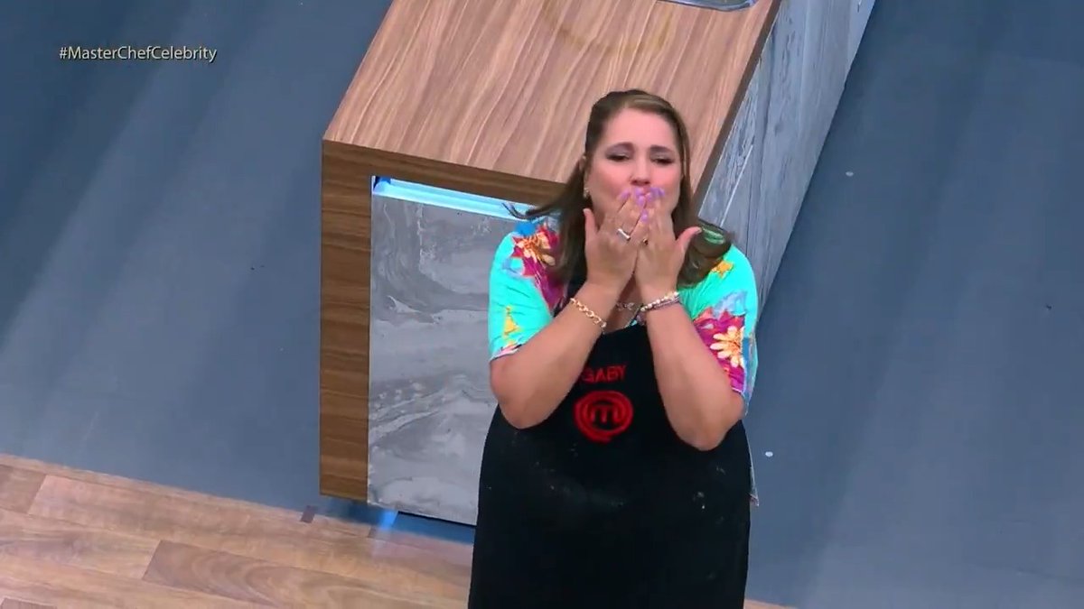 Nuestra bellísima Gaby, se despide de #LosClásicos y de las celebridades. 🥺🩵 Tu aventura en #MasterChefCelebrity Generaciones termina aquí y tu sazón se queda impregnado por siempre. 👏👩🏻‍🍳