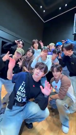 더보이즈와 더 높이 가고 싶은 걸 😎🎵 #Elevator With #THEBOYZ 더보이즈 (THE BOYZ) #백현 #BAEKHYUN #EssenceofReverie #더보이즈
