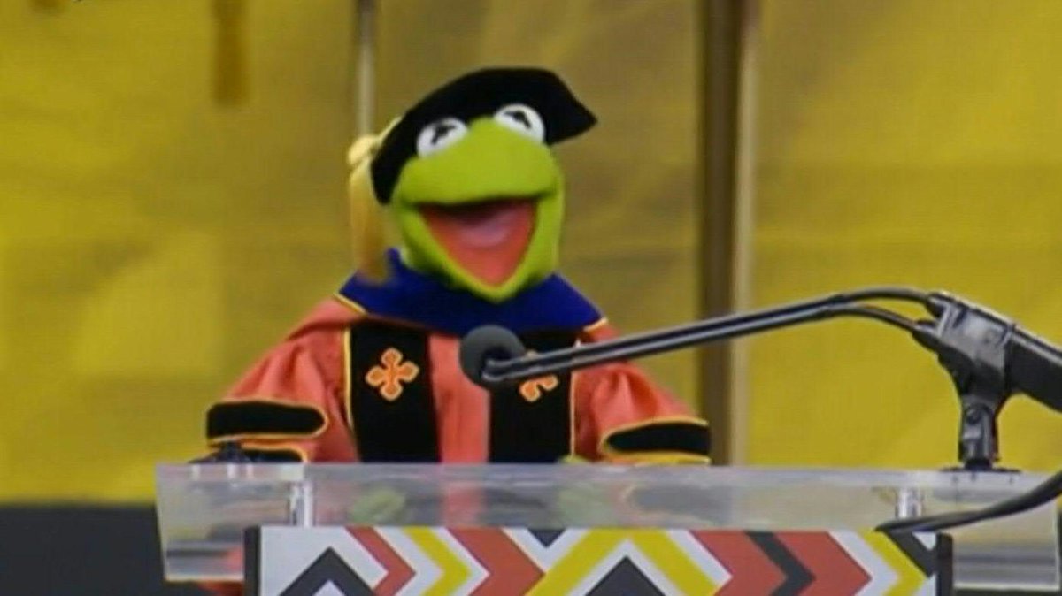 🇺🇸 VIDEO: Wearing a formal cap and gown, Kermit the Frog offers a graduation speech to students at the University of Maryland.