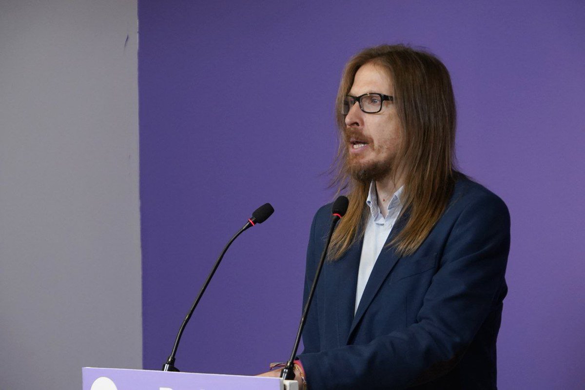Rechazamos la proposición de ley que el PSOE ha presentado para la vivienda: es una medida de derechas que aumenta los regalos fiscales a los rentistas. Lo que hay que hacer para garantizar el derecho a la vivienda es bajar ya por ley el precio de los alquileres. 🎥Pablo Fernández