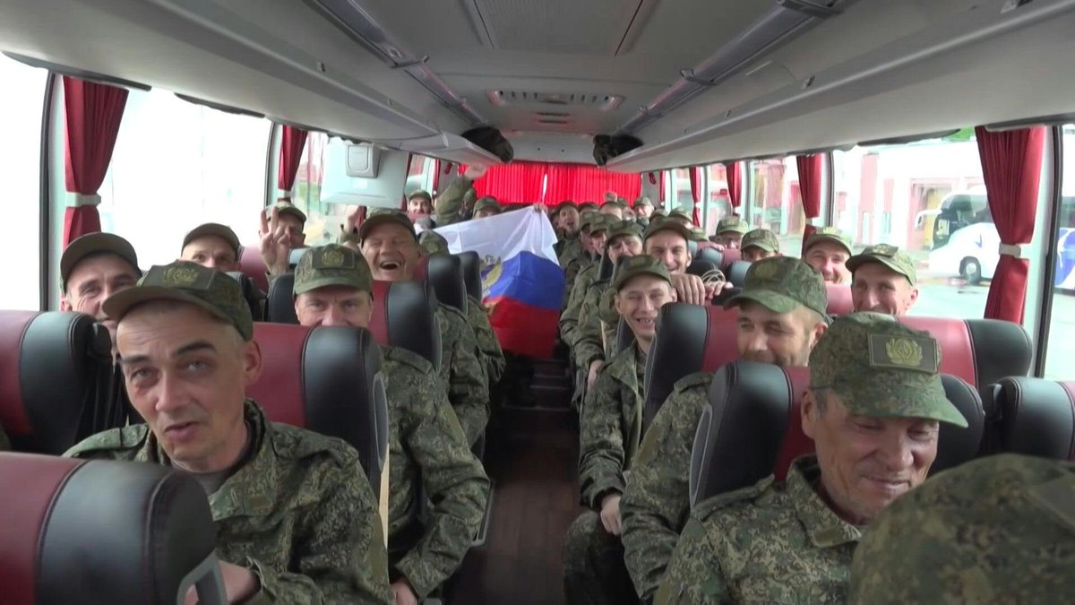 🇷🇺🇺🇦 VIDEO: Kyiv and Moscow have completed their biggest prisoner exchange since the start of Russia's full-scale offensive in February 2022, with 1,000 captured soldiers and civilian prisoners exchanged by each side.