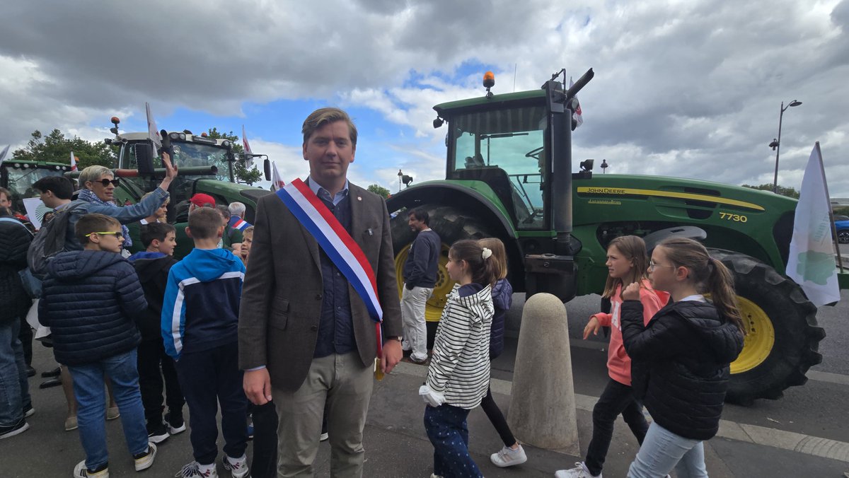 📹 « Nous soutenons les agriculteurs » explique le député IDL – apparenté RN – Eddy Casterman. « L’extrême gauche cherche à empêcher le débat parlementaire, et à empêcher l’agriculture de fonctionner. »
