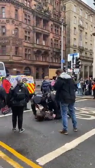 BREAKING: Stand-off between pro-trans protesters and Police Scotland in Glasgow amid attempts to stop a police van removing other activists.
