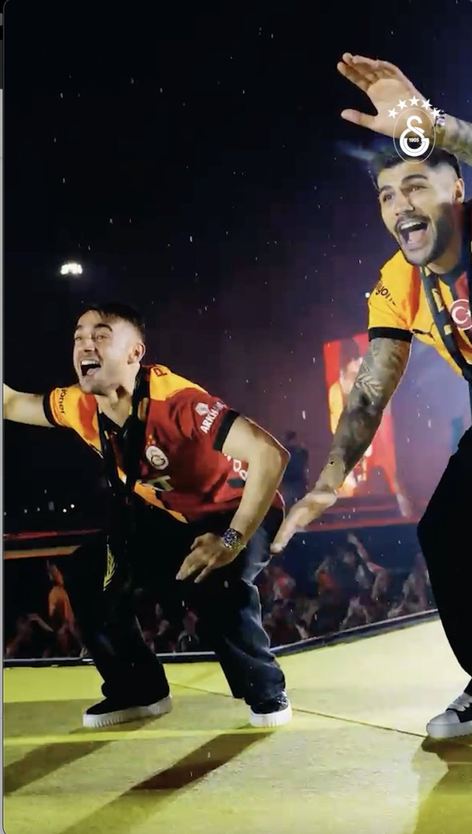 Bu şarkıyla bizim buralarda böyle eğlenilir. 🕺🏻