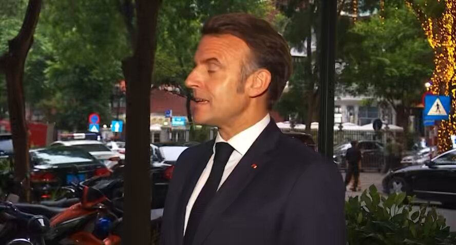 🚨 Message aux fadas, mabouls, complotistes et pro-Kremlin de la team N. Dupont-Aignan &amp; Florian Philippot : vos manipulations sont aussi minables qu’inutiles. — Pendant que la France d’Emmanuel Macron rayonne, vous bégayez vos délires. Quand y’a rien à dire, reste la fange.