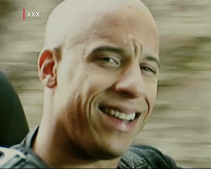 Sebuah perlawanan ala Xander Cage: terjun bebas pake mobil 🪂🚘💥