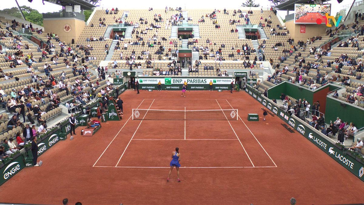 Les larmes de Caroline Garcia au moment de démarrer le dernier #RolandGarros de sa carrière. 🥺🇫🇷