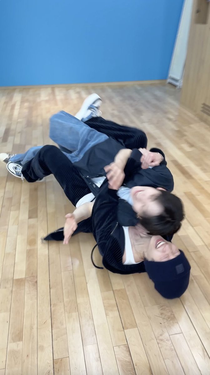 #StrayKids #방찬 선배님의 오늘 하루는 Vacation! FREEZE - 🧊 #스트레이키즈 #BangChan #계훈 #Kyehoon #KickFlip #킥플립 #Kick_Out_Flip_Now #FREEZE #FREEZE_잠깐_킥플립_컴백했어요