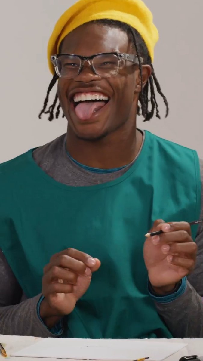 On this episode of Rookies Paint, Travis Hunter attempted to draw a jaguar 🎨