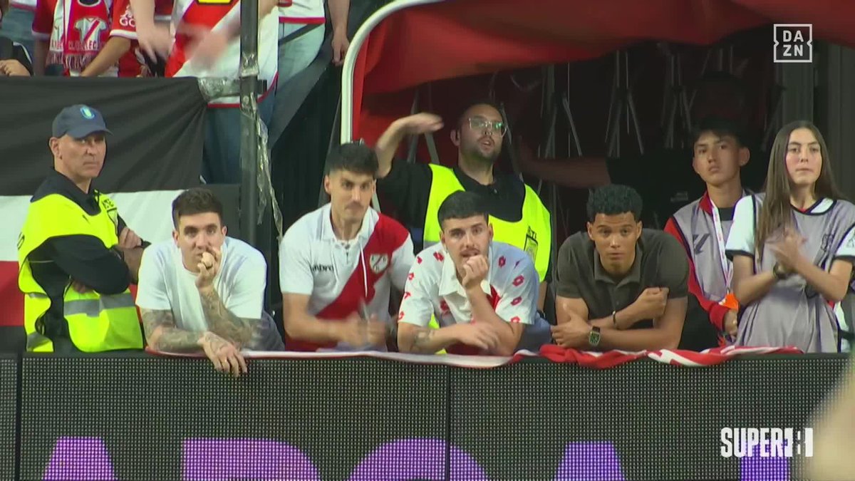 Tenemos jugadores que sienten la franja y son la prolongación de los aficionados en el césped, los pelos de punta