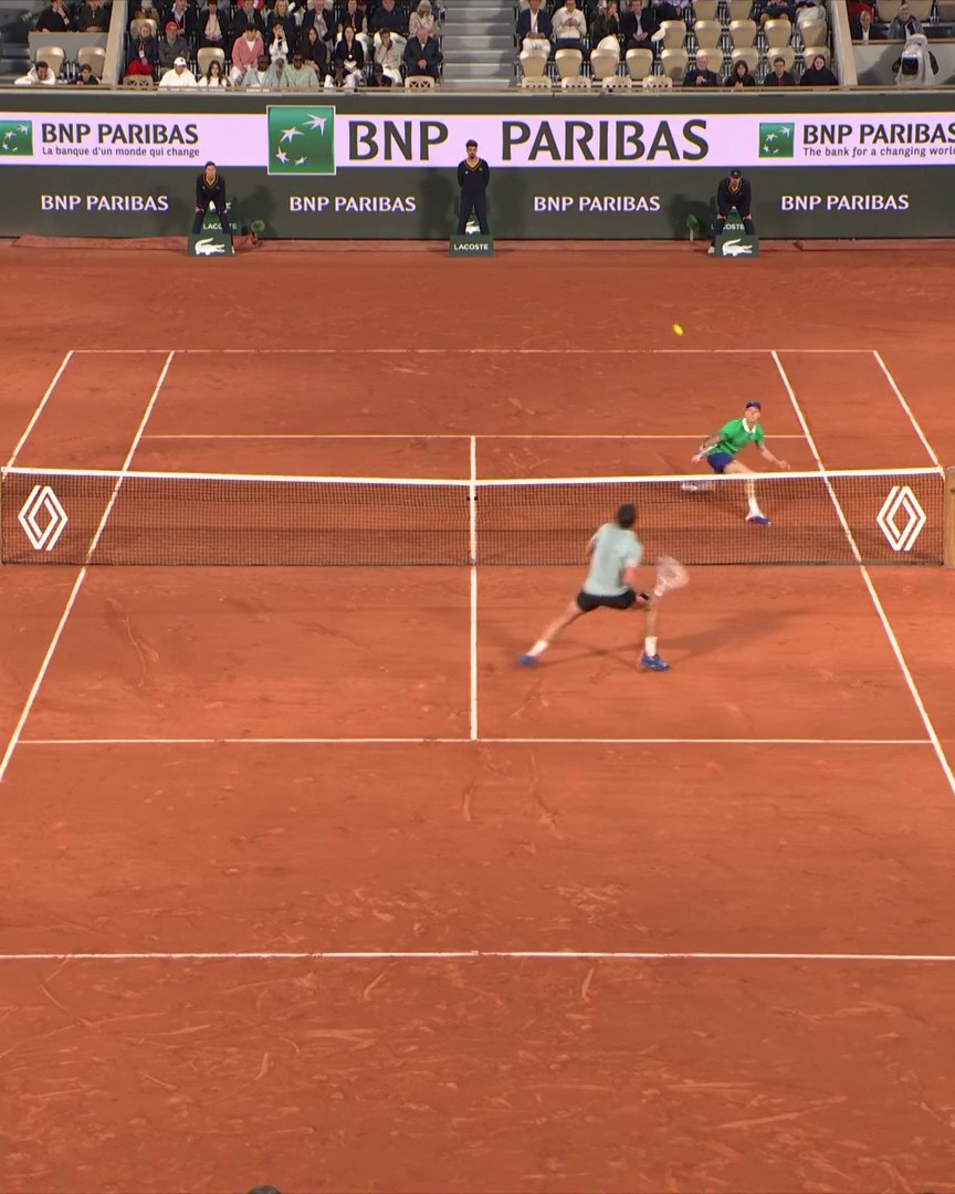 ET VOILร๐พ๐ซ๐ท Sinner non si fa fregare dalla smorzata e beffa Rinderknech con il pallonetto ๐ #Tennis #RolandGarros #Sinner
