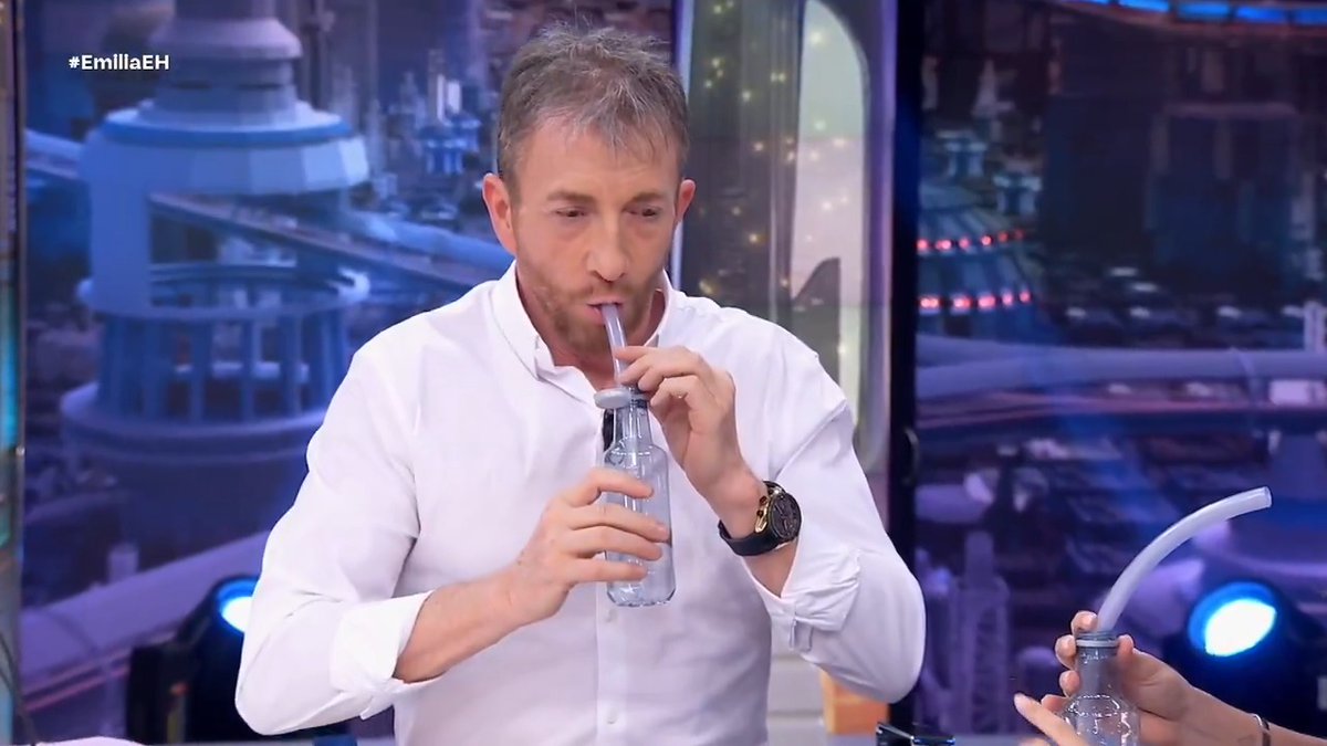 .emilia 🧊 nos enseña una técnica para calentar la voz #EmiliaEH