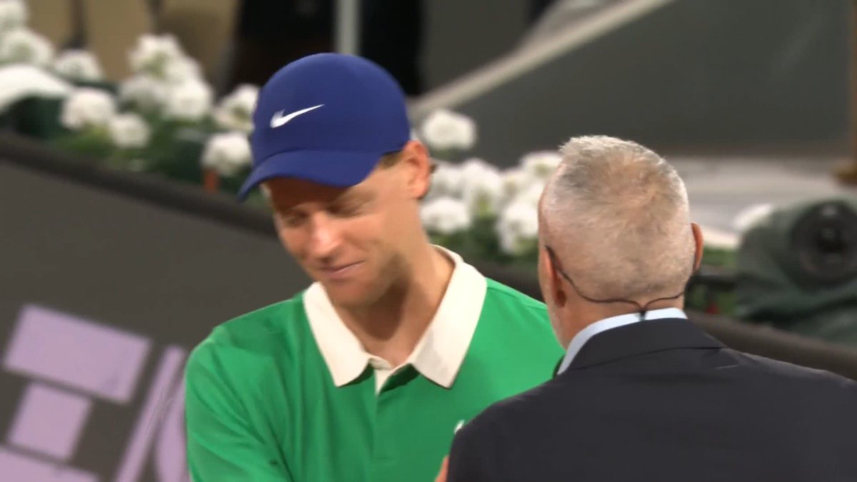 Jannik Sinner taking a closer look at the Nadal plaque 🫶 #RolandGarros