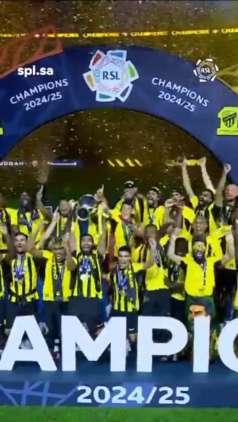 لحظة تتويج نادي الاتحاد السعودي بطلًا لـ #دوري_روشن_السعودي 🏆