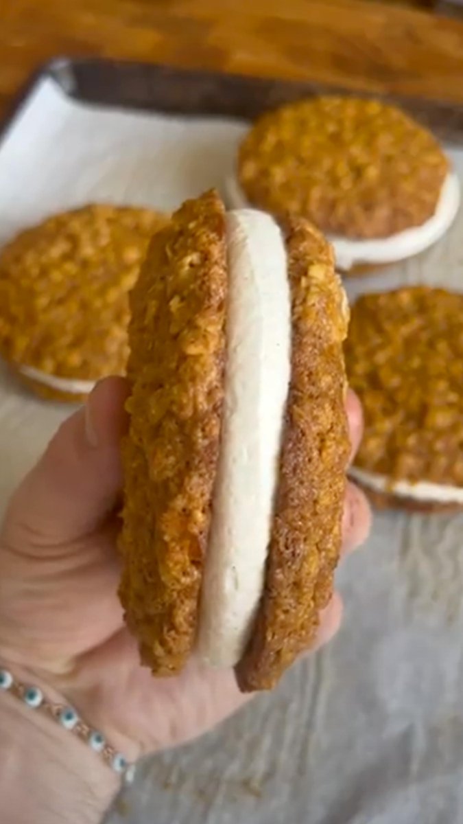 Carrot Cake Cookie Sandwich