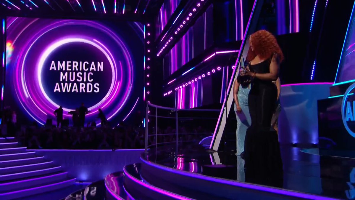 A well deserved #AMAs win, SZA! 👏 "Saturn" is taking home Favorite R&amp;B Song! 🏆