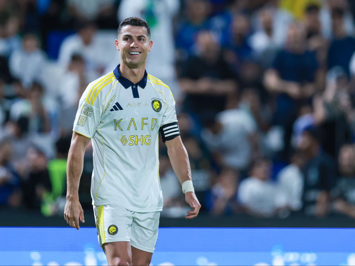 Cristiano Ronaldo mencetak gol ke 936 di games terakhir musim ini di Al Nassr. 2x Golden Boot Saudi Pro League dalam 3 musim: 2023/24: 35 Gol 2024/25: 25 Gol Rumor mengabarkan CR7 akan hengkang dari Al Nassr demi bermain di FIFA Club World Cup Kemana ya?