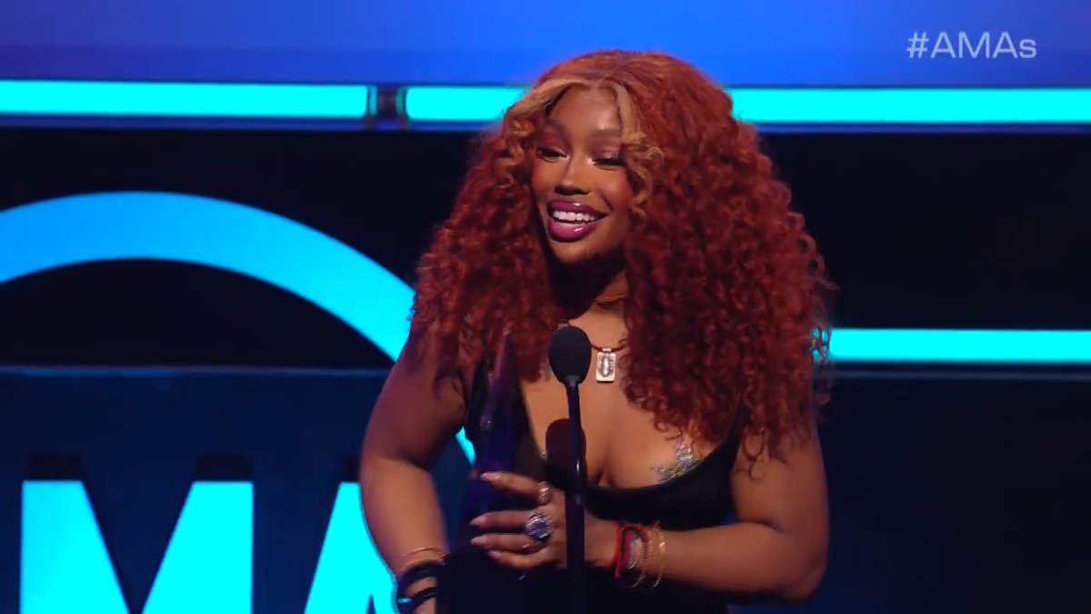 THAT'S YOUR FAVORITE FEMALE R&amp;B ARTIST 👏 Congratulations again @SZA! #AMAs