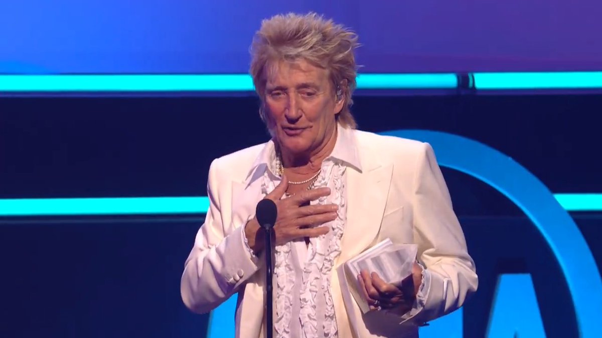 He's a two-time inductee into the Rock & Roll Hall of Fame and has 19 platinum and multi-platinum certified albums in the U.S.! Please give it up for our #AMAs Lifetime Achievement Award honoree, Sir Rod Stewart! 👏