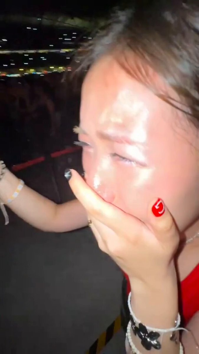 She really went through every single emotion seeing Gaga live 😭😭