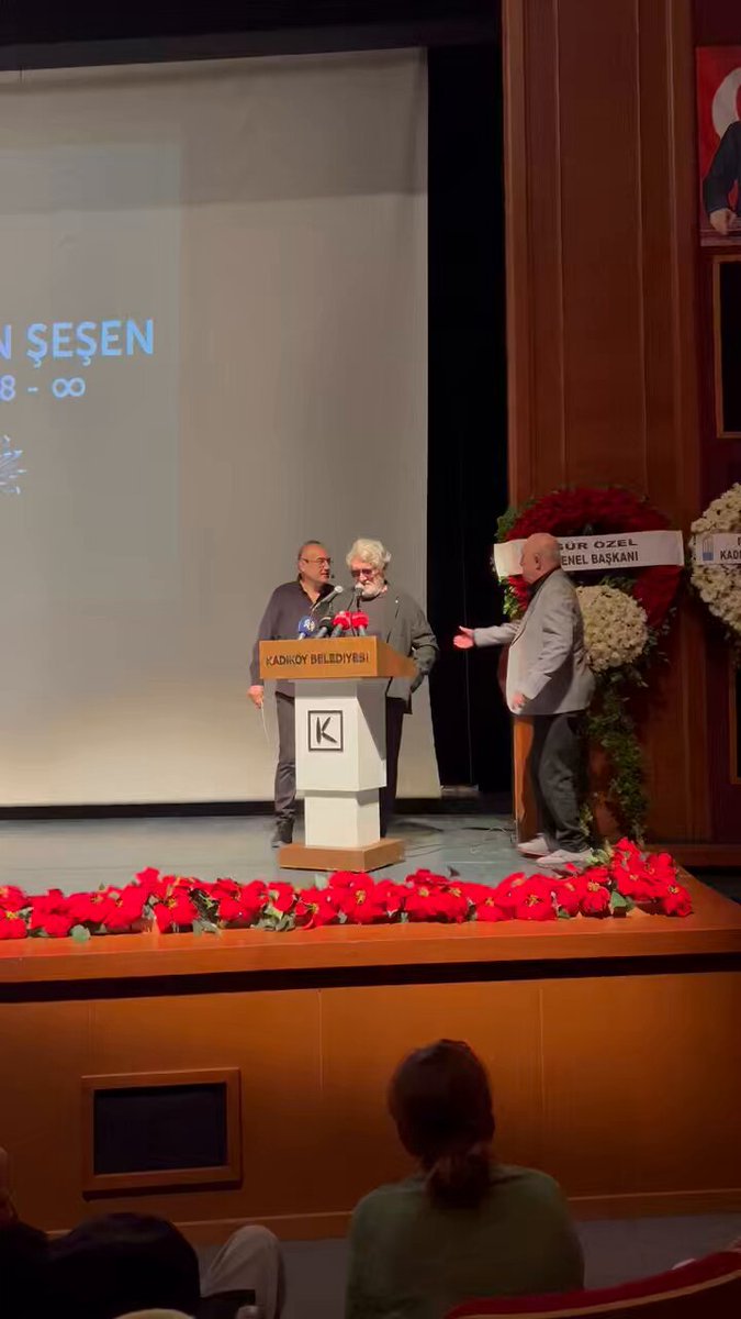 Burhan Şeşen, Gökhan Şeşen, dondurma anısı ile uğurluyorlar amcalarını. 🙌🏼 Burhan Şeşen