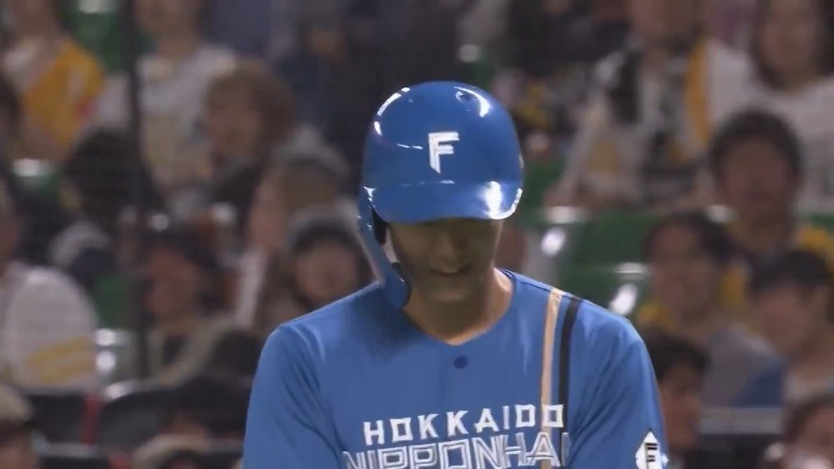 2点勝ち越し‼️ 北海道日本ハム #五十幡亮汰 選手のセカンドゴロの間に #矢澤宏太 選手が俊足を飛ばしてホームイン🏃‍♀️ さらには #石井一成 選手のスクイズ💪 #lovefighters 👇ライブ配信はこちら