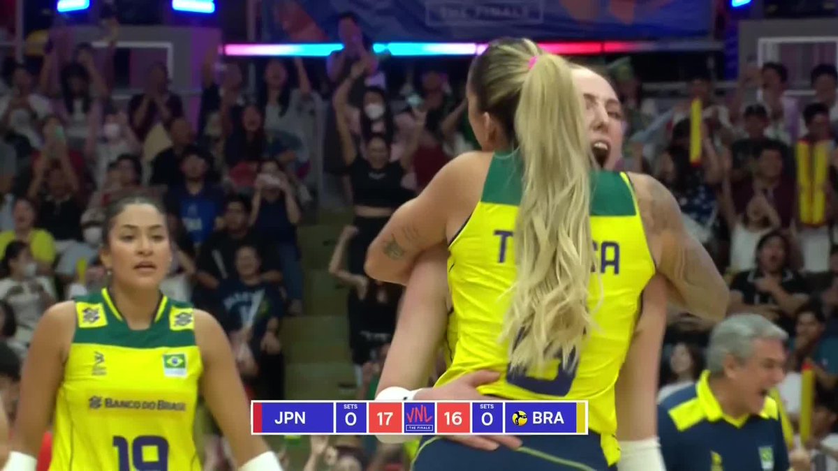 Esquenta VNL 2025 🔥 Jogar contra o Japão é desesperador, as seleções tentam de tudo, elas sobem bolas, varrem a quadra e fazem chover. Espia só esse rally que aconteceu em junho de 2024, as japonesas perderam o rally mas ganharam o jogo por 3x2 🇯🇵🇧🇷