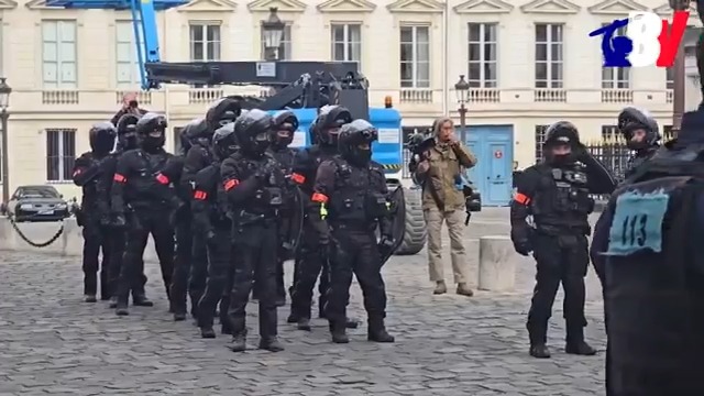 🔴🇫🇷 ALERTE INFO | Hier, des manifestants contre la “loi sur l’aide en fin de vie” priaient. Si la loi passe, manifester contre l’euthanasie pourra coûter 20 000€ d’amende et 2 ans de prison.