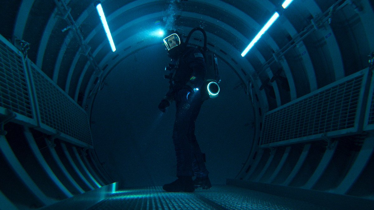 The clip of Tom Cruise’s underwater stunt from ‘MISSION IMPOSSIBLE - THE FINAL RECKONING’ has been released. Tom Cruise says the diving suit was 125 pounds and he could only wear it for 10mins before suffering from hypoxia
