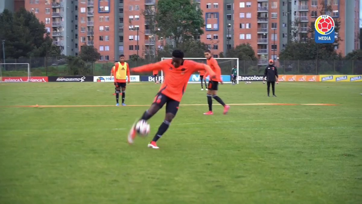 👟⚽ Mucho ritmo, mucha energía y trabajo de equipo en la jornada de entrenamiento de nuestra Selección Colombia Masculina Sub16 hoy en Bogotá. #LaSeleNosUne🇨🇴