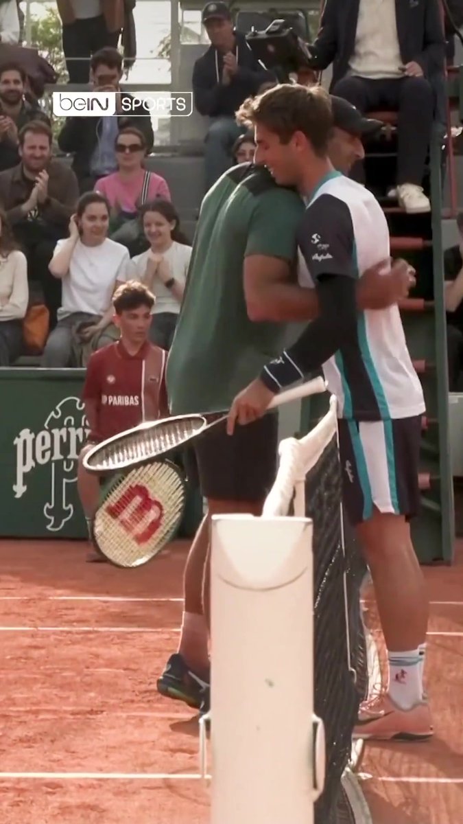 🇱🇧 بنجامين حسن دخل التاريخ كأول لاعب لبناني يتأهل للدور الرئيسي في بطولة رولان غاروس 🎾🔥 واجه الأحد الإيطالي ماتيو جيغانتي في الدور الأول وخسر المباراة، لكن مشاركته تمثل خطوة كبيرة للتنس اللبناني. #تنس #رولان_غاروس