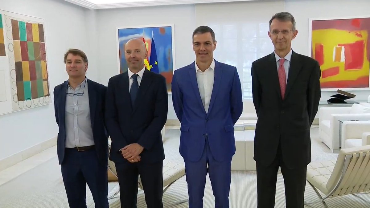 El presidente del Gobierno se ha reunido con el CEO de InnoEnergy para analizar sus proyectos e inversiones en España. 💡Pedro Sánchez ha resaltado la apuesta del Gobierno por liderar la transición energética y la industria limpia. Más info: