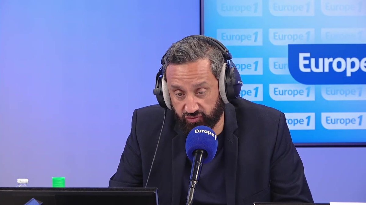 « Les dépenses dérapent » - F. Bayrou va demander un effort aux Français : « Eux, par contre, ils ne touchent pas à leurs avantages, ni à leur indemnité », estime Christophe, auditeur de #OMSLT avec Cyril Hanouna sur #Europe1.