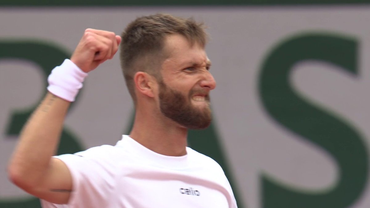 La défense EXCEPTIONNELLE de Corentin Moutet sur balle de break. 🤯🇫🇷 #RolandGarros