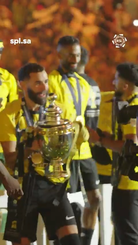 مشهد التتويج.. عنوانه الاتحاد والكأس 🏆🎞️ #دوري_روشن_السعودي
