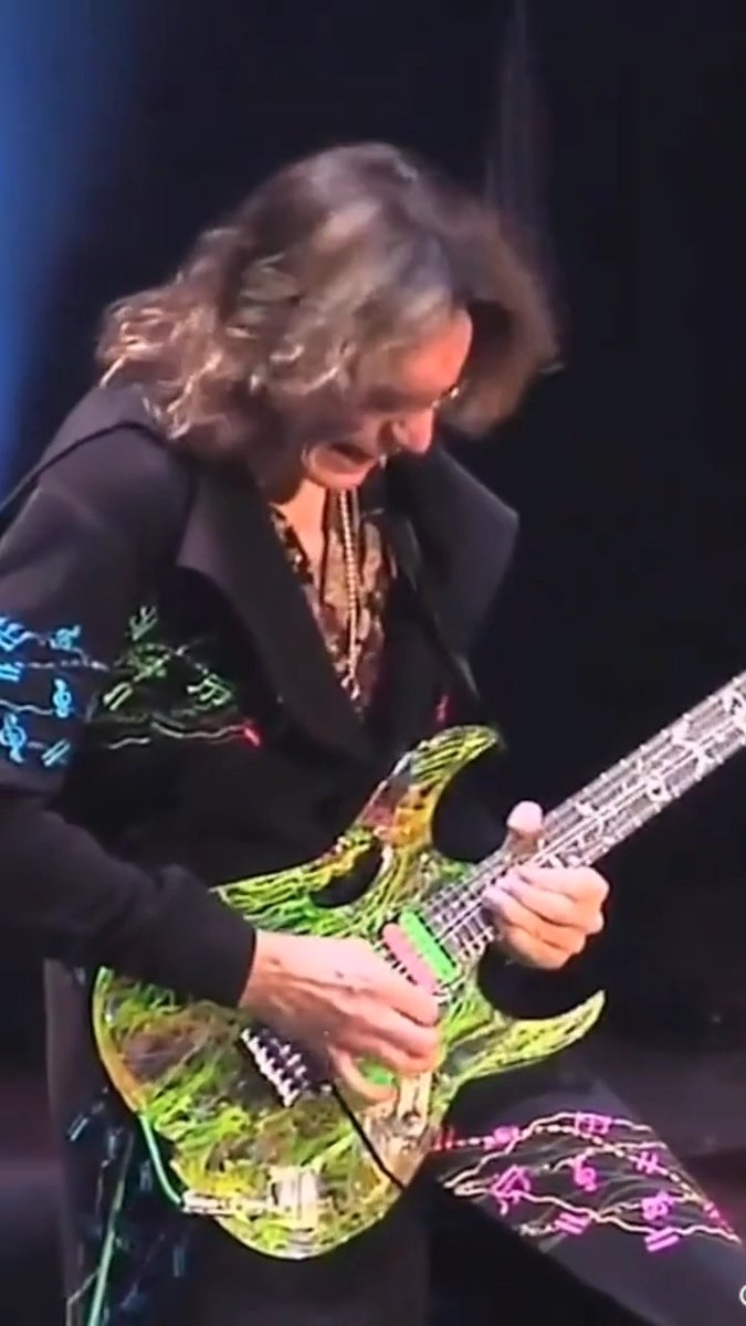 The legendary Steve Vai ripping the “Now We Run” guitar solo. #iplayslinky