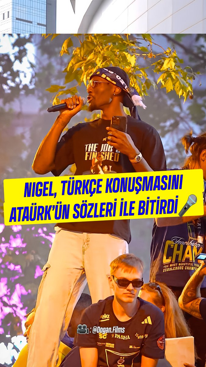 🇹🇷 Nigel Hayes-Davis, Türkçe konuşmasını şöyle bitirdi: 🎤 “Büyük önder Atatürk’ün dediği gibi: Ben sporcunun zeki, çevik ve ahlaklısını severim. Zafer bir inanç işidir; inanmayanların zaferi yoktur.” Fenerbahçe!”
