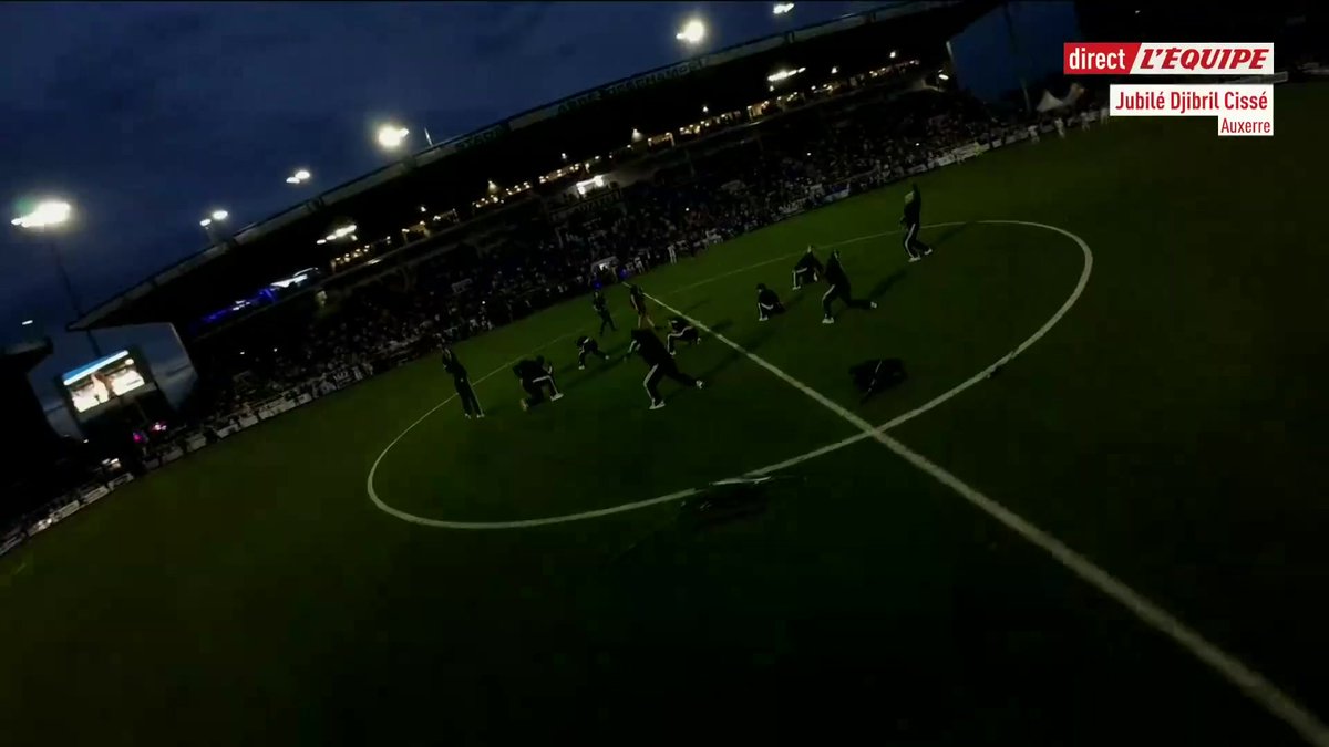 Le show d'Ylow sous le regard admiratif de son papa…. Djibril Cisse ! 🤩