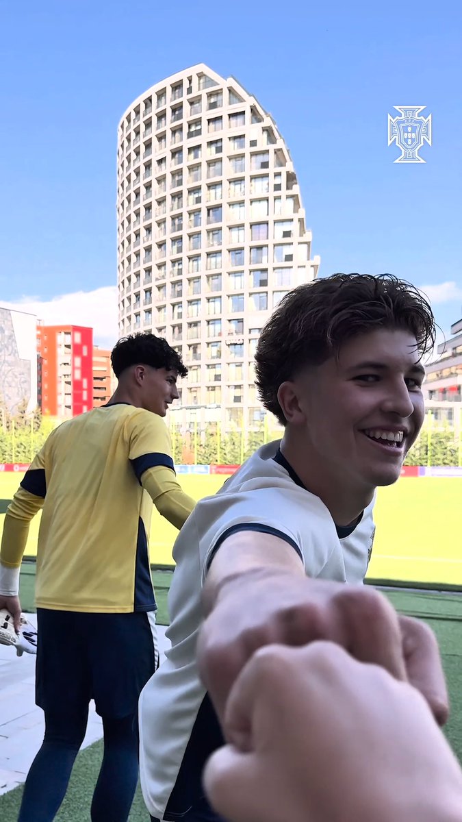 Regresso aos trabalhos &amp; fist bump ao admin 😁👊 #FazHistória | #U17EURO