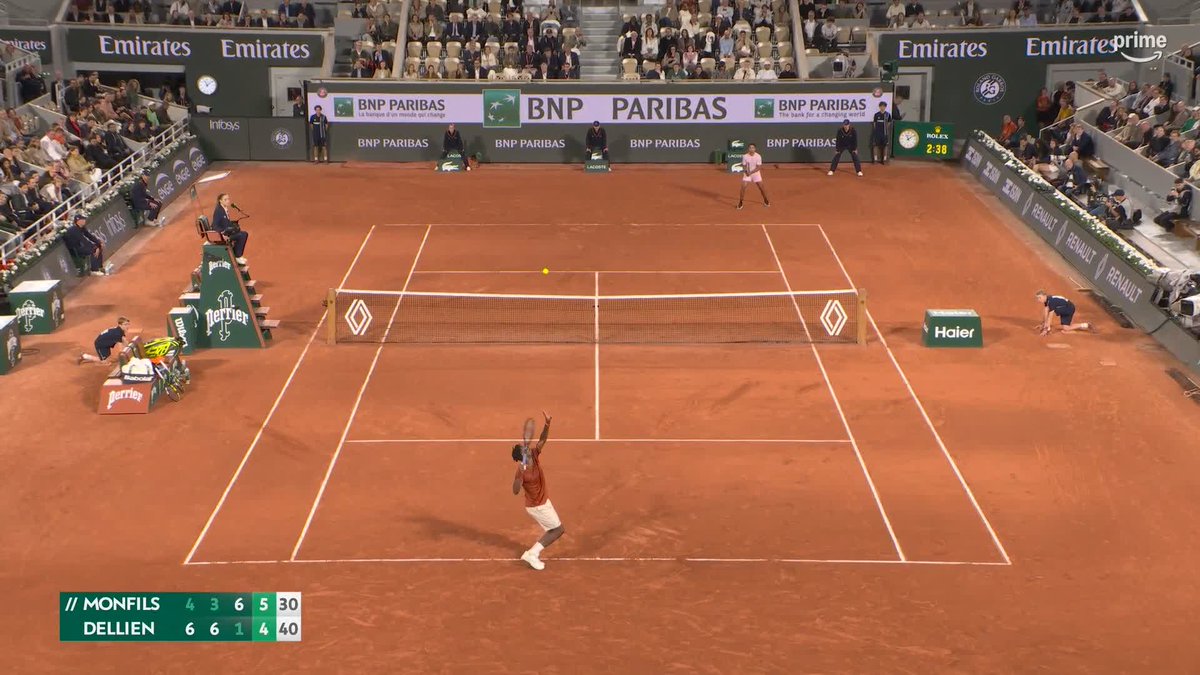 🤯 Le MIRACLE Gaël Monfils ! 🧱 Encore une défense de DINGO de la part de La Monf' pour sauver une balle de break ! #RolandGarros