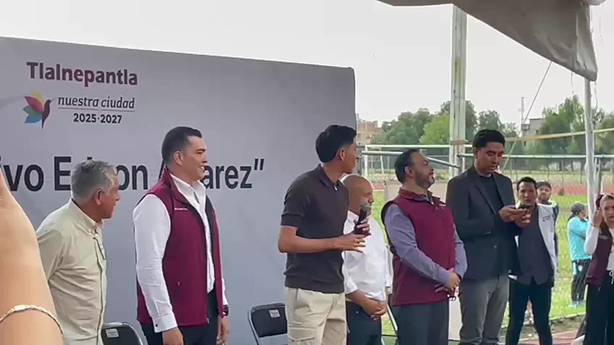 'EN MI NIÑEZ VINE A JUGAR AQUÍ Y ES UN HONOR QUE AHORA EL DEPORTIVO LLEVE MI NOMBRE' 👊 #CentralFOX Las palabras de Edson Álvarez en la re-inauguración del Deportivo Municipal, entre los gritos de 'Edson, Edson', de la aficion 🙌 📹: David Espinosa 🥸