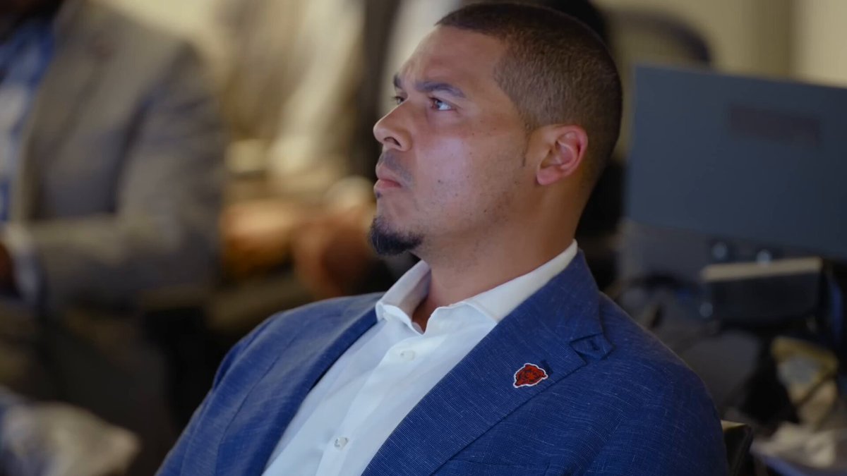 the Bears posted behind the scenes footage of their NFL Draft here's a clip on Ryan Poles trading out of No. 41 for picks 56 (Ozzy Trapilo) and 62 (Shemar Turner) while using pick probabilities in real time to determine the likelihood of Turner still being on the board