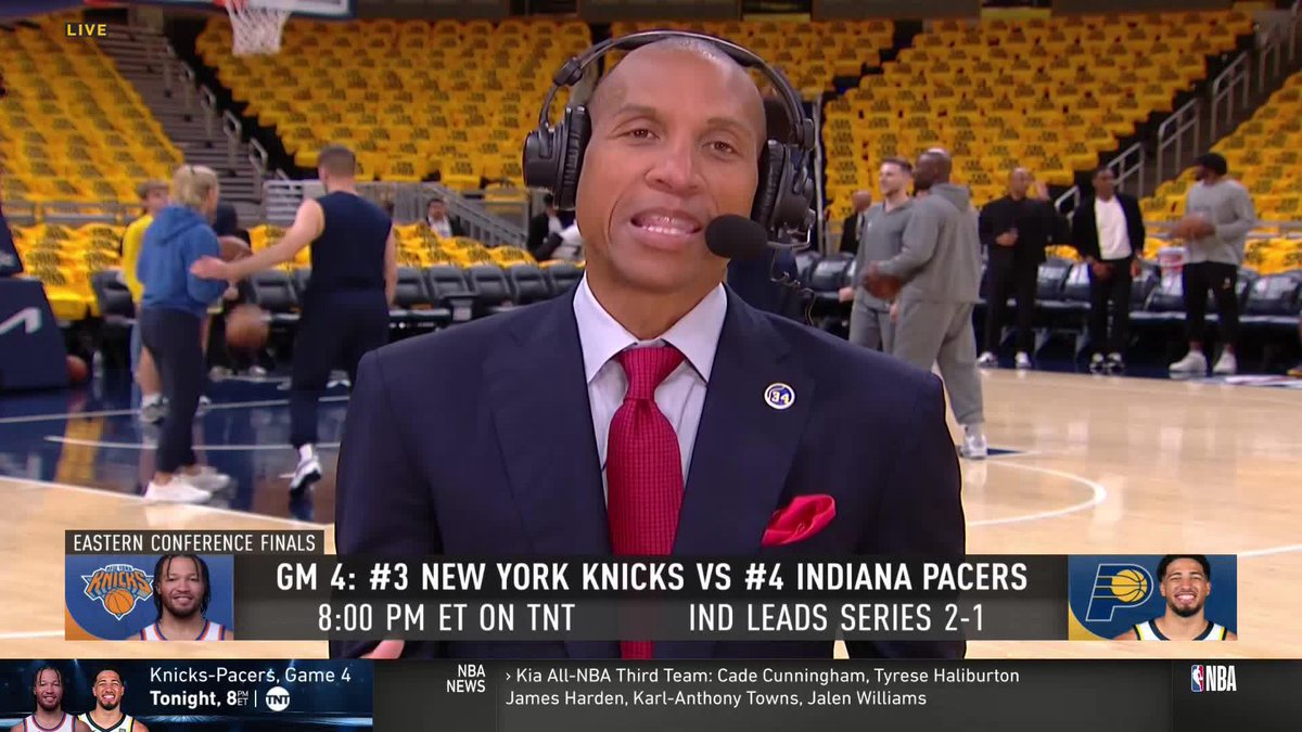 "Oh I love this man right here." 🤣 Shaq crashed Reggie Miller's pregame interview 😙