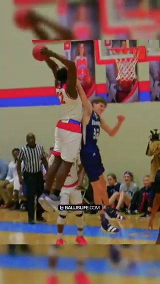 These kids stood no chance against Zion Williamson 😭